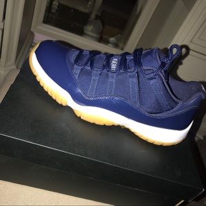 Air Jordan Retro 11 Low Midnight Navy Blue Gum